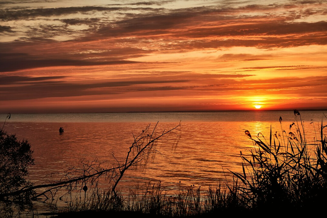 sunrise over horizon